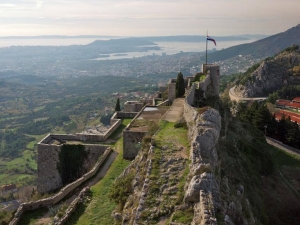 Croatian Bike Routes: Konjsko Wind Generators near Klis